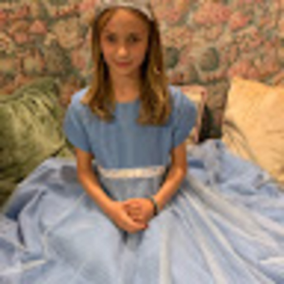 Meet your Posher, Cassandra - Picture 1 of 1